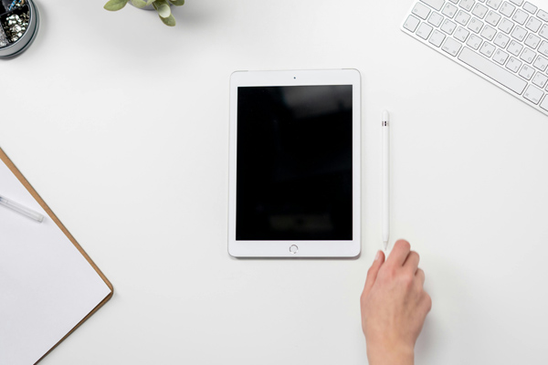 ?AI未来趋势：技术突破、应用拓展与社会影响深化?